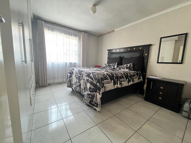 2 Bedroom Property for Sale in Windmill Park Gauteng