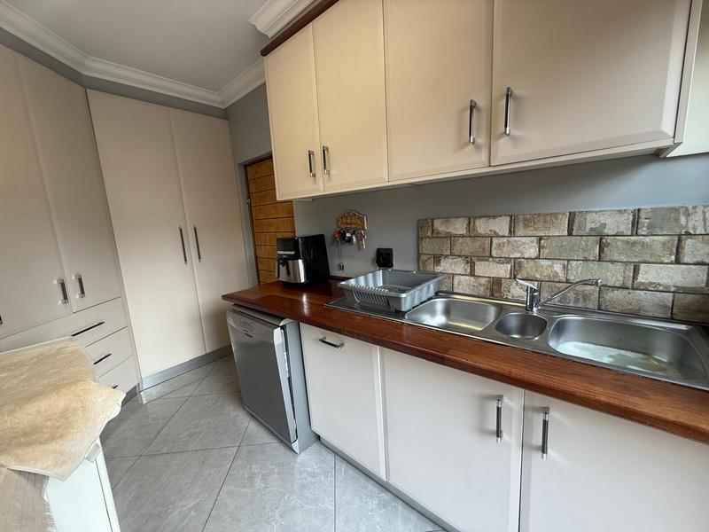 5 Bedroom Property for Sale in Midlands Estate Gauteng