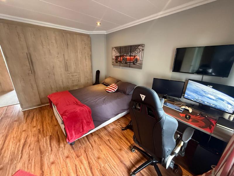 5 Bedroom Property for Sale in Midlands Estate Gauteng