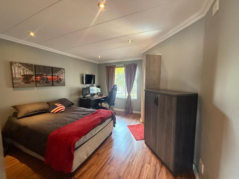 5 Bedroom Property for Sale in Midlands Estate Gauteng