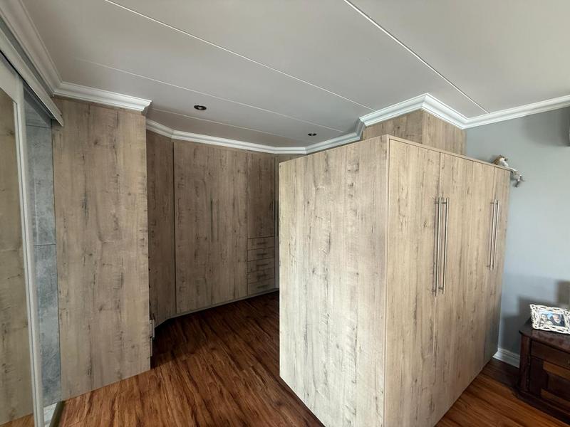 5 Bedroom Property for Sale in Midlands Estate Gauteng