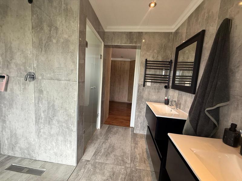 5 Bedroom Property for Sale in Midlands Estate Gauteng