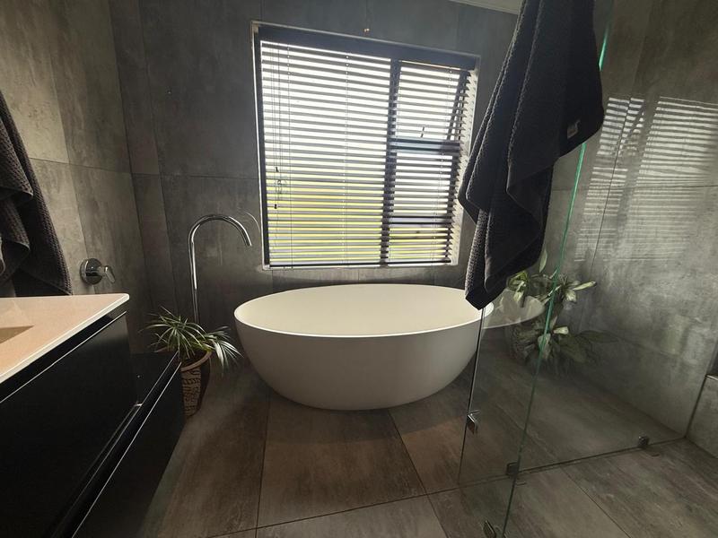 5 Bedroom Property for Sale in Midlands Estate Gauteng