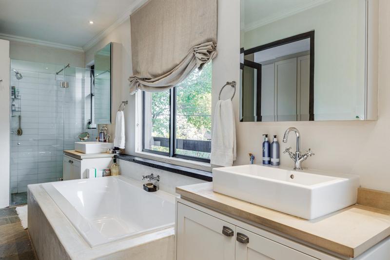 5 Bedroom Property for Sale in Fourways Gardens Gauteng