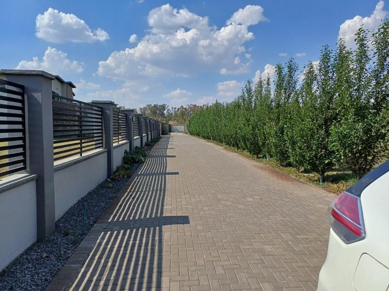 To Let 5 Bedroom Property for Rent in Lanseria Gauteng