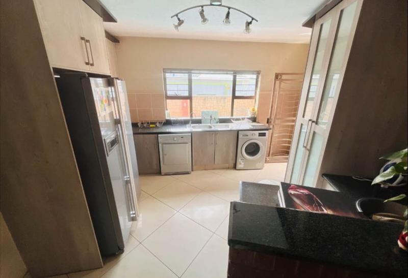 5 Bedroom Property for Sale in Meyersdal Gauteng