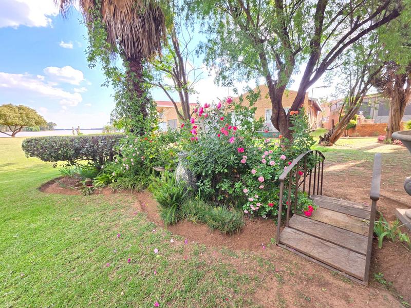 5 Bedroom Property for Sale in Misty Bay Gauteng