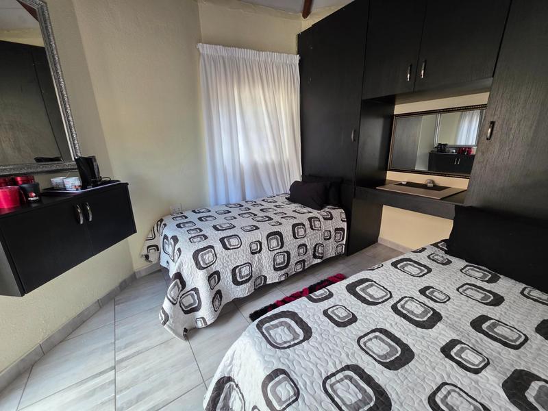 5 Bedroom Property for Sale in Misty Bay Gauteng