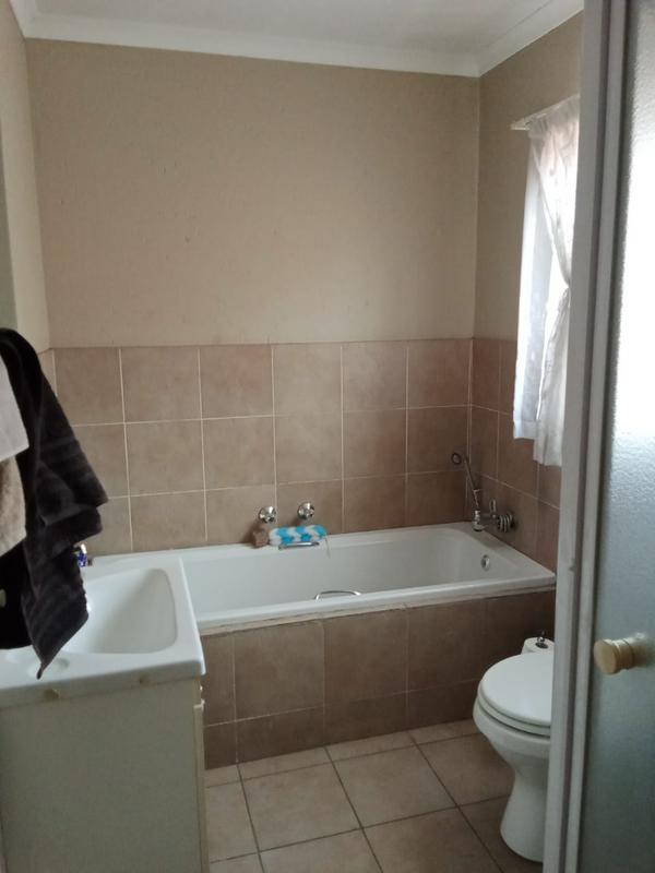 To Let 2 Bedroom Property for Rent in Groeneweide Gauteng