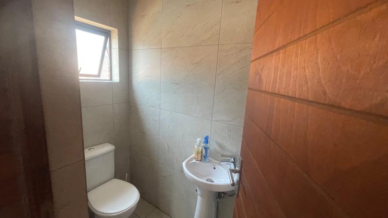 To Let commercial Property for Rent in Sunderland Ridge Gauteng