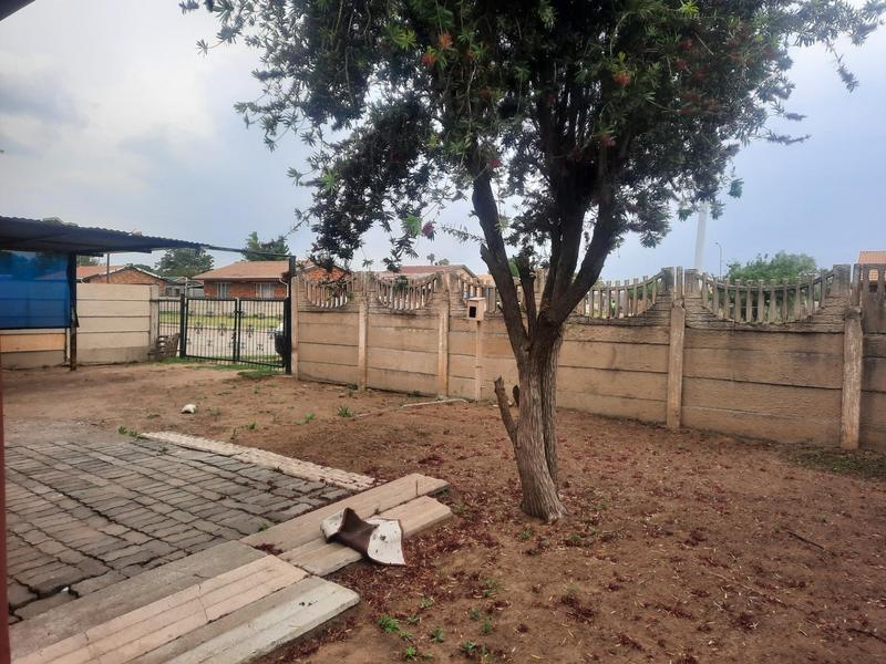 2 Bedroom Property for Sale in Leeuhof Gauteng