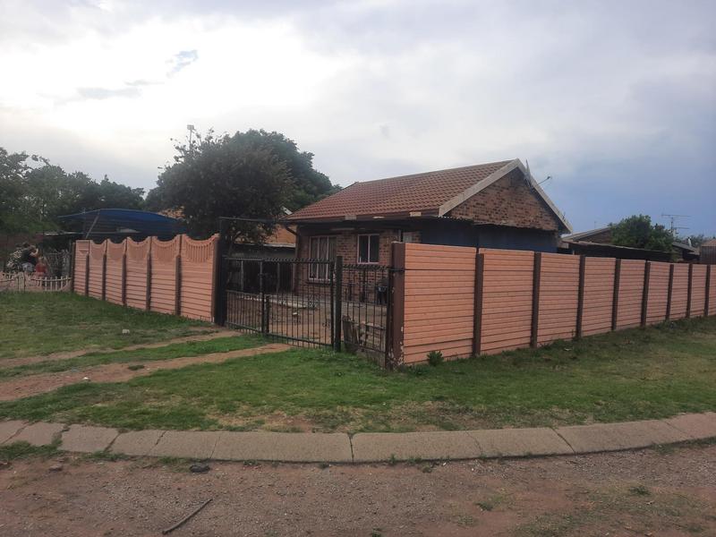 2 Bedroom Property for Sale in Leeuhof Gauteng