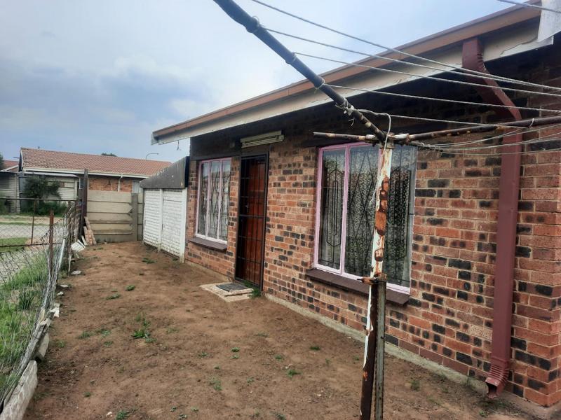 2 Bedroom Property for Sale in Leeuhof Gauteng