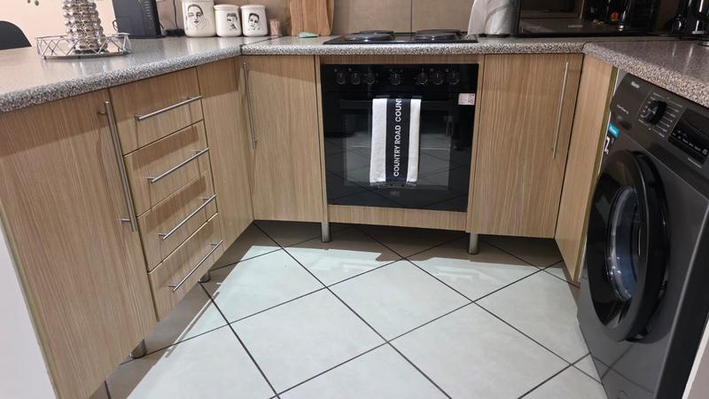 2 Bedroom Property for Sale in Stone Ridge Gauteng