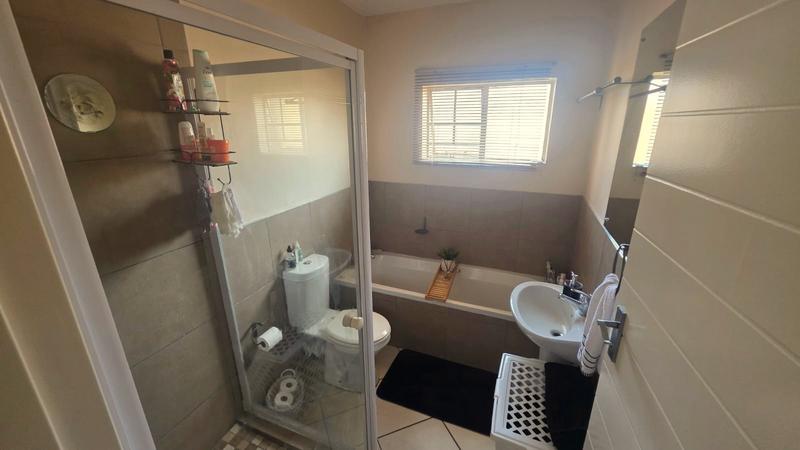 2 Bedroom Property for Sale in Stone Ridge Gauteng