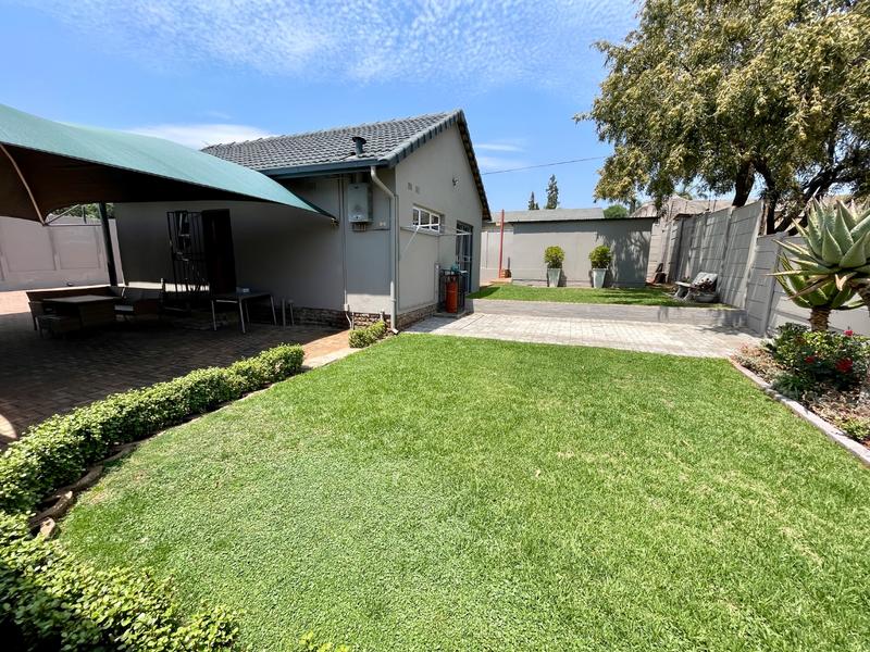 4 Bedroom Property for Sale in Rant En Dal Gauteng