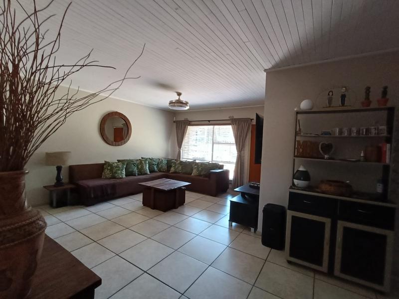 To Let 3 Bedroom Property for Rent in Strubenvale Gauteng