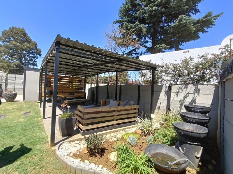 To Let 3 Bedroom Property for Rent in Strubenvale Gauteng