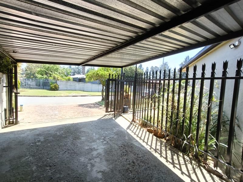 To Let 3 Bedroom Property for Rent in Strubenvale Gauteng