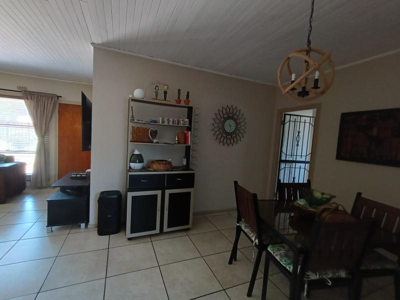 To Let 3 Bedroom Property for Rent in Strubenvale Gauteng