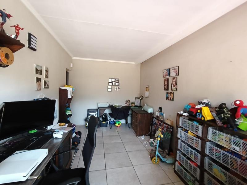 To Let 3 Bedroom Property for Rent in Strubenvale Gauteng