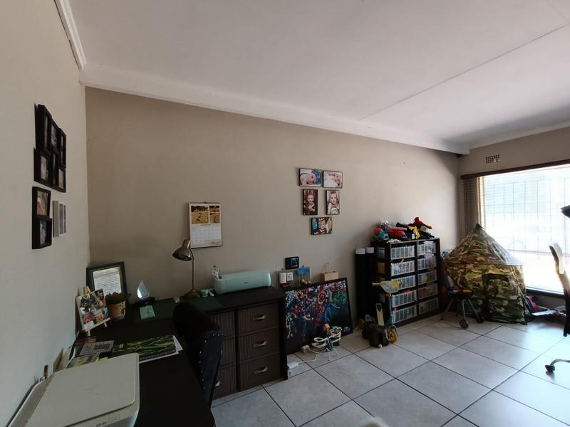 To Let 3 Bedroom Property for Rent in Strubenvale Gauteng