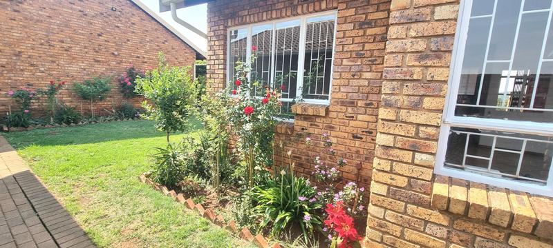 2 Bedroom Property for Sale in Eldoraigne Gauteng