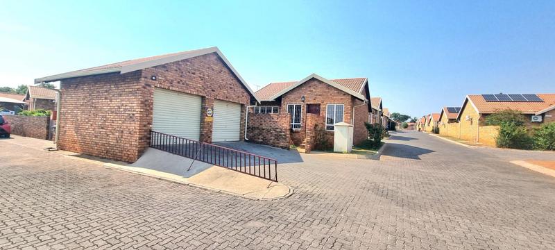 2 Bedroom Property for Sale in Eldoraigne Gauteng