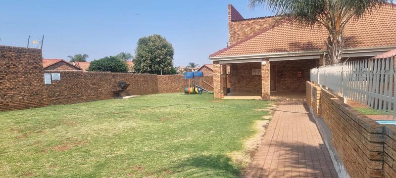 2 Bedroom Property for Sale in Eldoraigne Gauteng