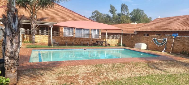 2 Bedroom Property for Sale in Eldoraigne Gauteng