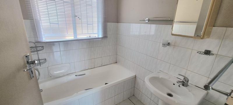 2 Bedroom Property for Sale in Eldoraigne Gauteng