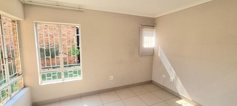 2 Bedroom Property for Sale in Eldoraigne Gauteng