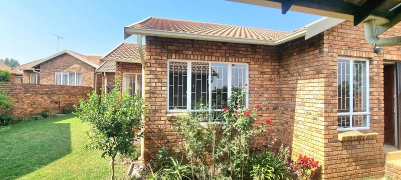 2 Bedroom Property for Sale in Eldoraigne Gauteng