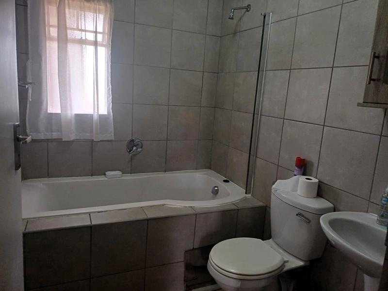 2 Bedroom Property for Sale in Heuweloord Gauteng