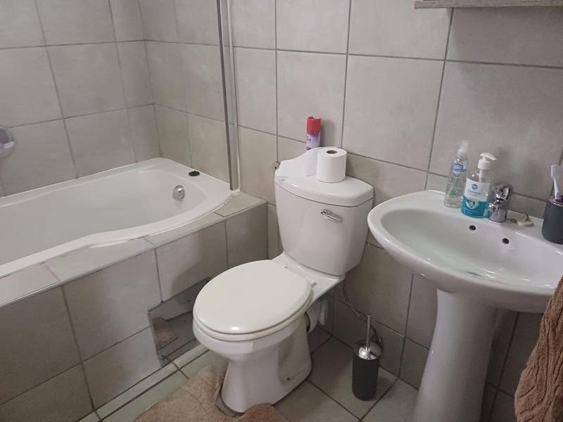 2 Bedroom Property for Sale in Heuweloord Gauteng