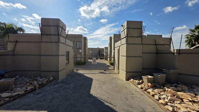 2 Bedroom Property for Sale in Magalieskruin Gauteng