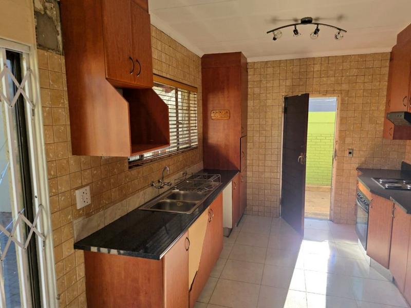 To Let 3 Bedroom Property for Rent in Kibler Park Gauteng