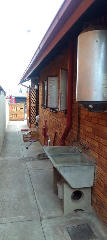 3 Bedroom Property for Sale in Protea North Gauteng