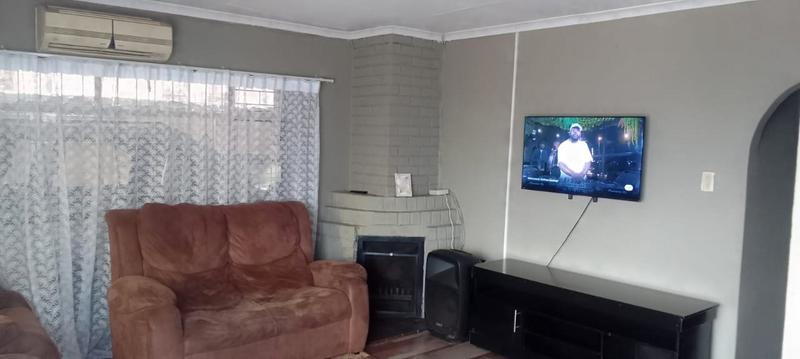3 Bedroom Property for Sale in Protea North Gauteng