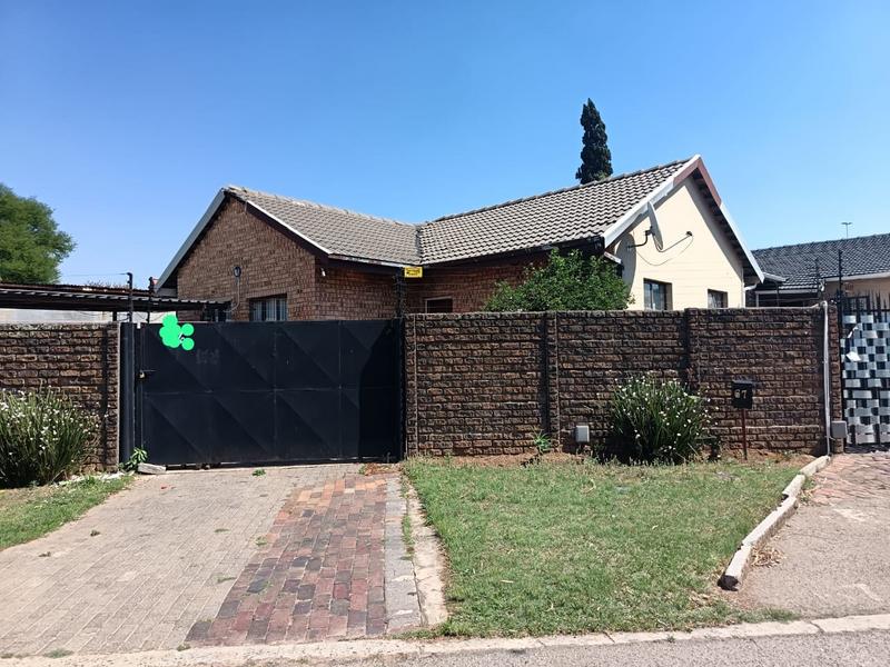 To Let 3 Bedroom Property for Rent in Marlands Gauteng