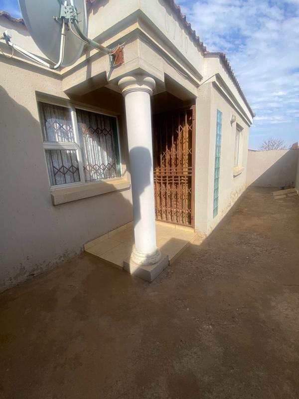 2 Bedroom Property for Sale in Bram Fischerville Gauteng