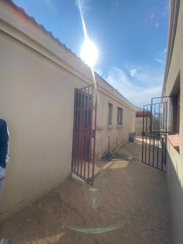 2 Bedroom Property for Sale in Bram Fischerville Gauteng