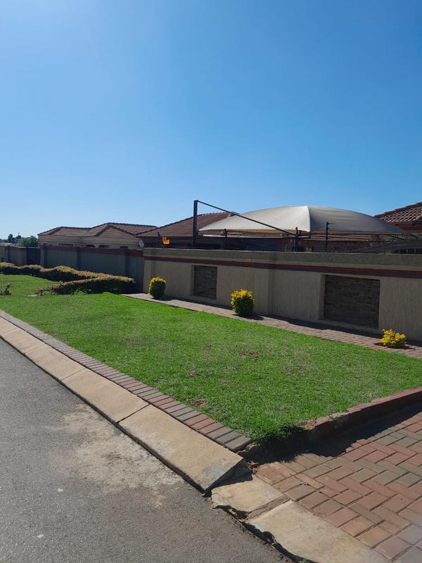 3 Bedroom Property for Sale in Dawn Park Gauteng