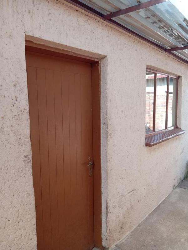 5 Bedroom Property for Sale in Buhle Park Gauteng