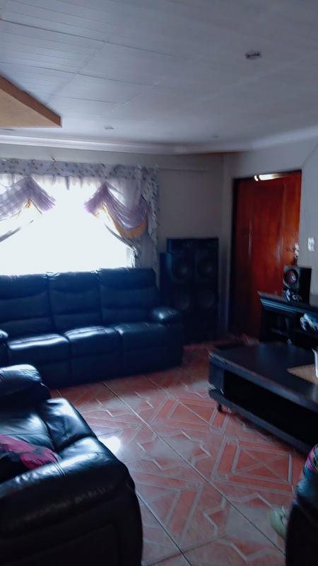 5 Bedroom Property for Sale in Buhle Park Gauteng