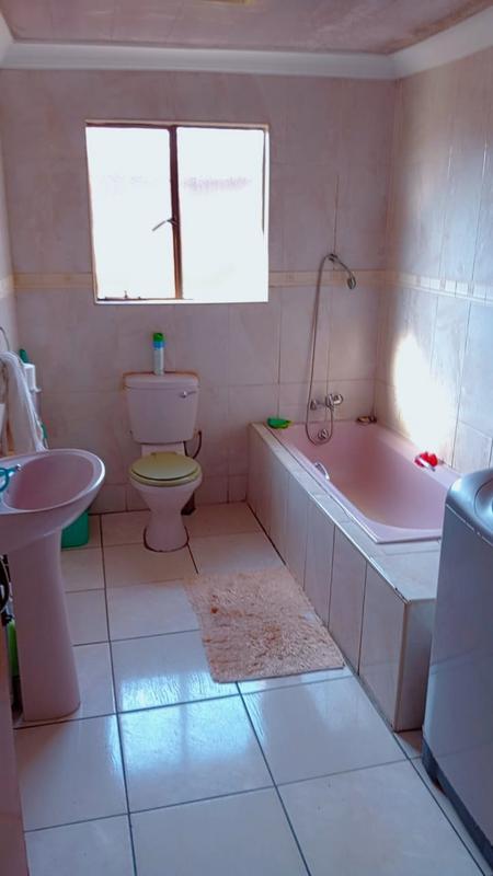 5 Bedroom Property for Sale in Buhle Park Gauteng