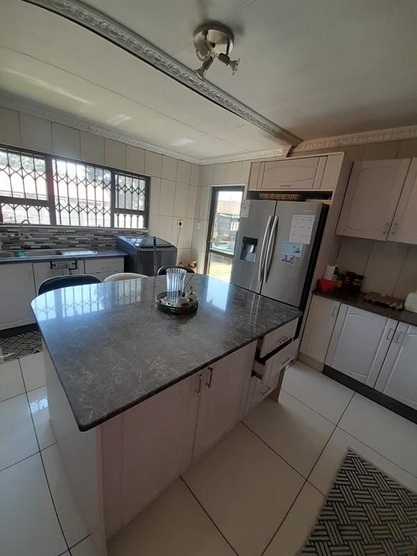3 Bedroom Property for Sale in Dersley Gauteng