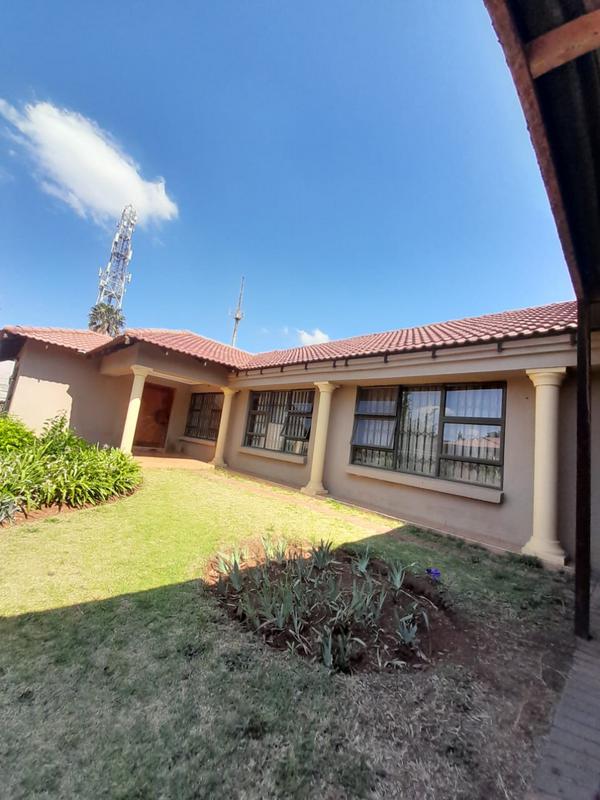 3 Bedroom Property for Sale in Dersley Gauteng