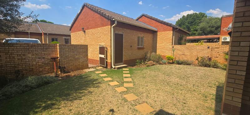 To Let 2 Bedroom Property for Rent in Equestria Gauteng