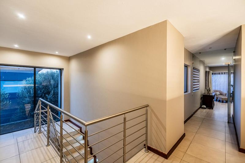 5 Bedroom Property for Sale in Midstream Ridge Gauteng